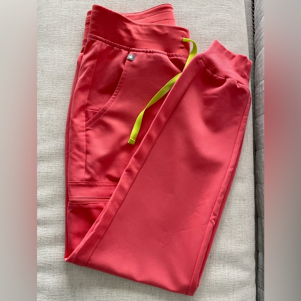 FIGS 🧡 Woman’s Zamora Jogger Scrub